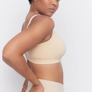 Underoutfit full coverage bra size medium